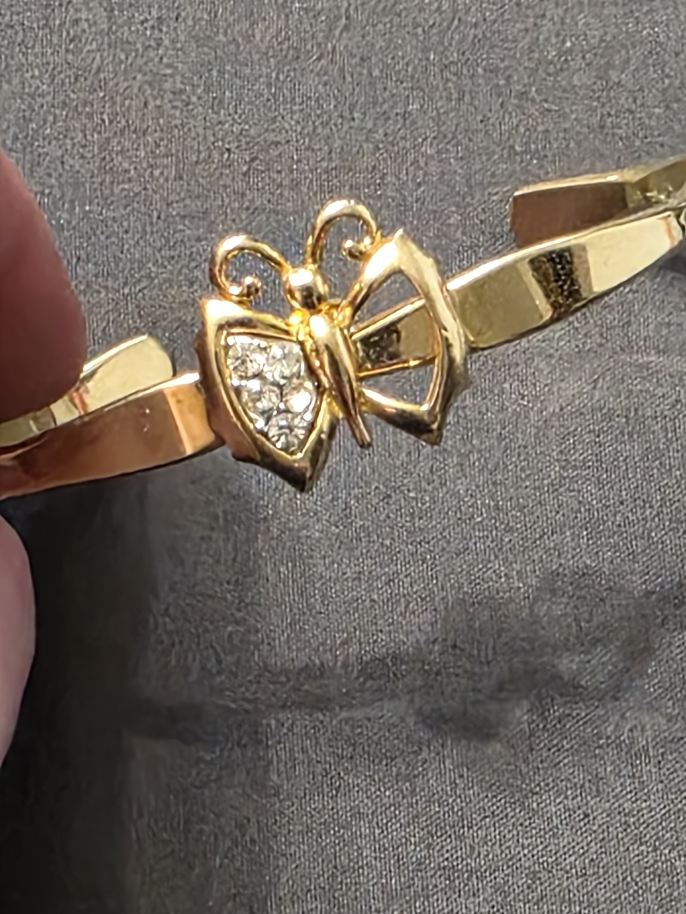 Estate - Gold Tone - Fashion Butterfly Bangle Braclet - Item 275